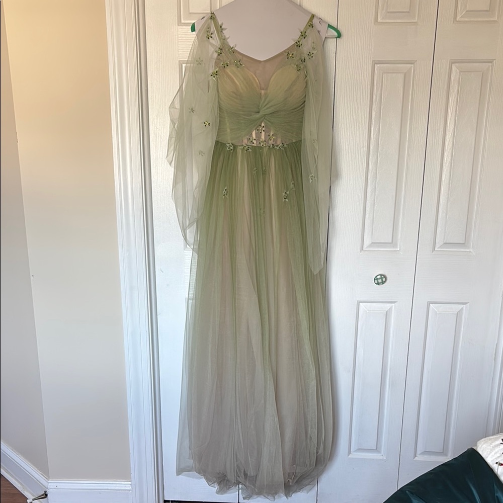 Green Sleeveless Spaghetti Strap Prom Gown